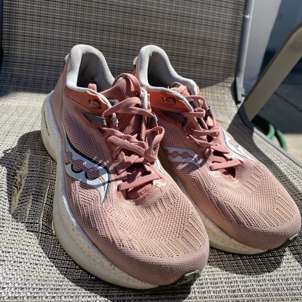 TRIUMPH 21 SAUCONY RUNNING SHOES